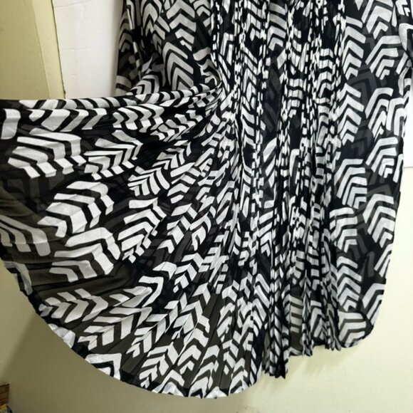 DVF Silk Floral Blouse Pleated Lightweight Button Up Pin Tuck Flowy Fairy Top 4 - Picture 9 of 16